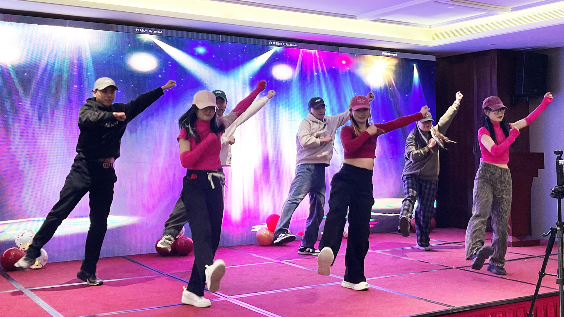 1739172369111409.jpg 開(kāi)場(chǎng)舞1-1.jpg